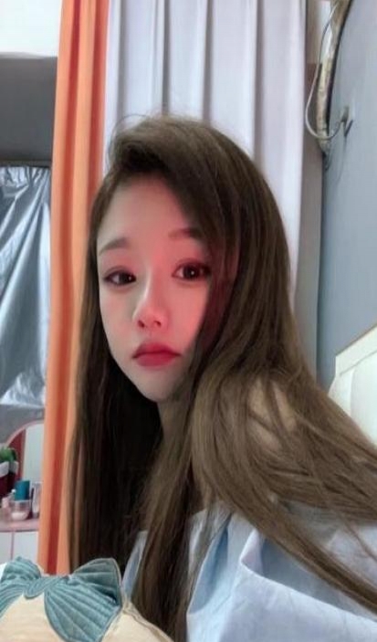 00后嫩妹子