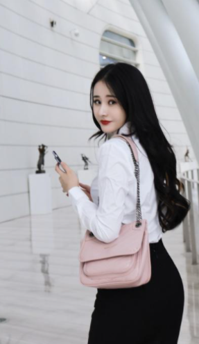 24岁天河依依
