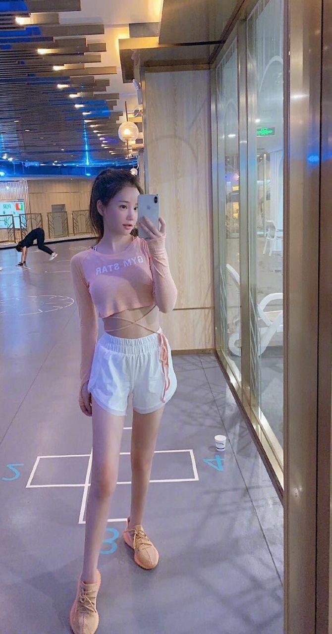 98年出来兼职的小嫩妹