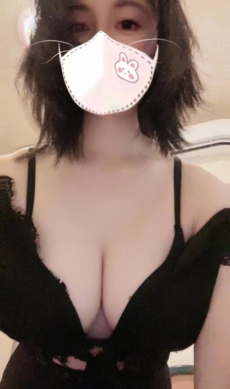 E奶熟女姐姐