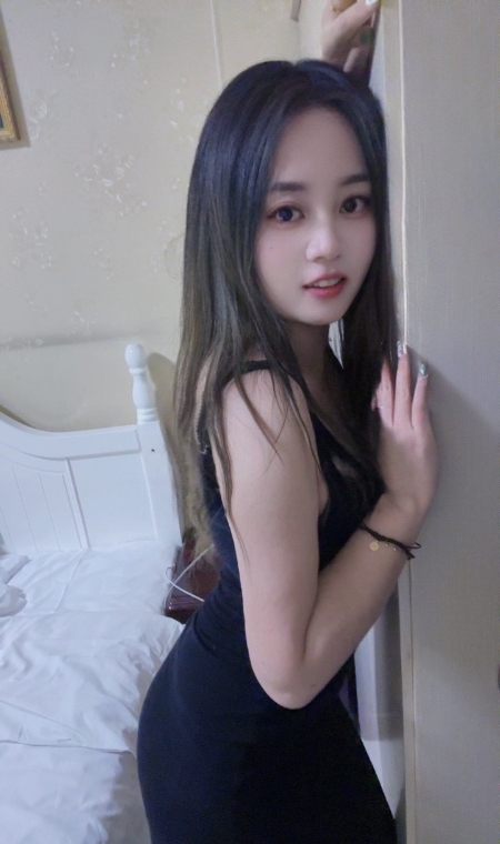 一个舌吻主动得小姐姐