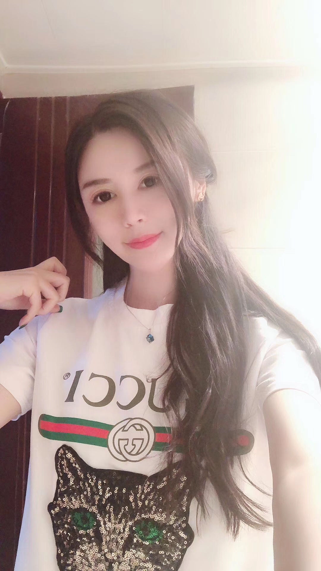三点粉的大胸妹子