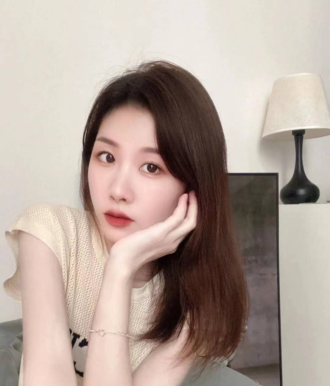 上海身材高挑的四川妹子，抓着奶子操真爽