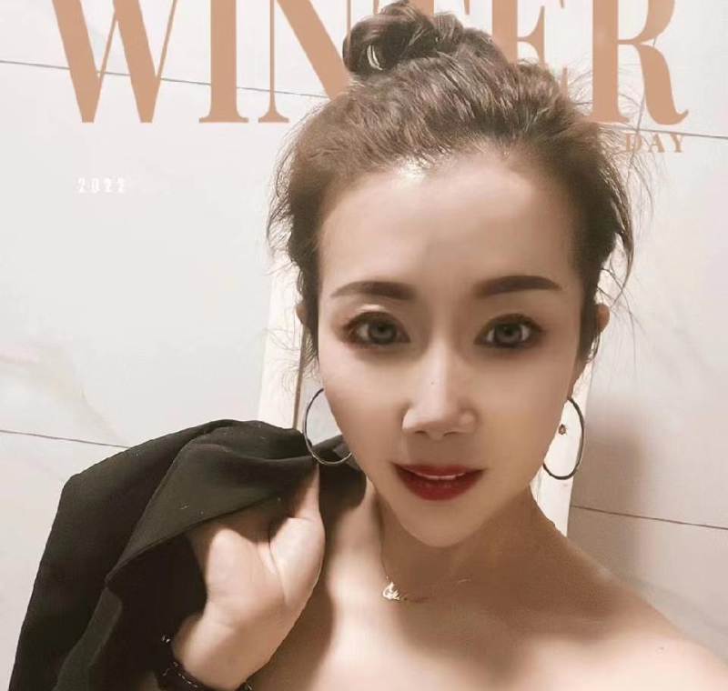 上班的气质少妇