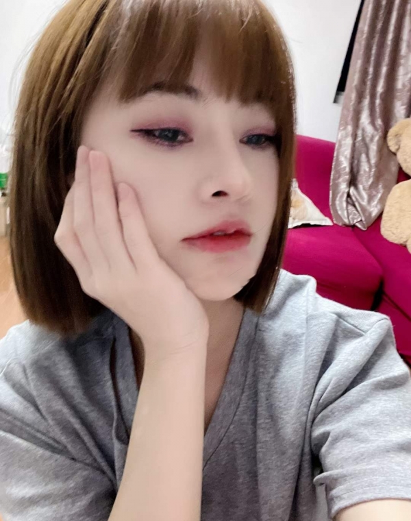不错的白嫩妹子