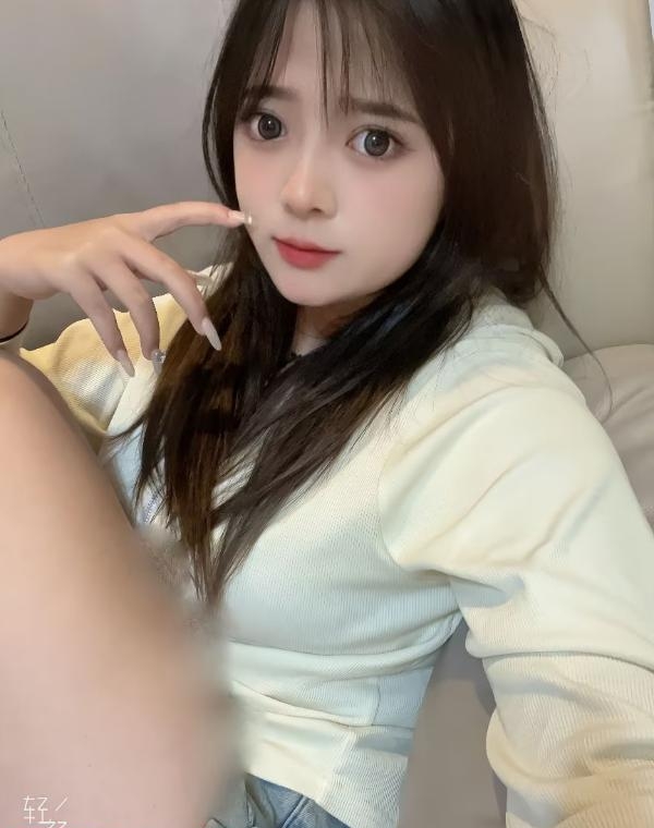 东站附近的年轻妹子