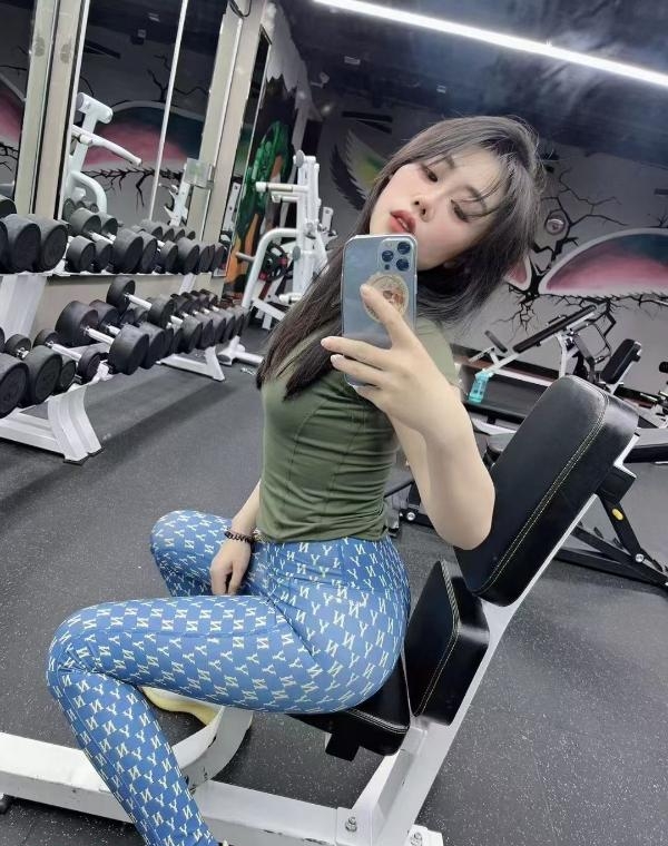 东营蜜桃臀健身少妇