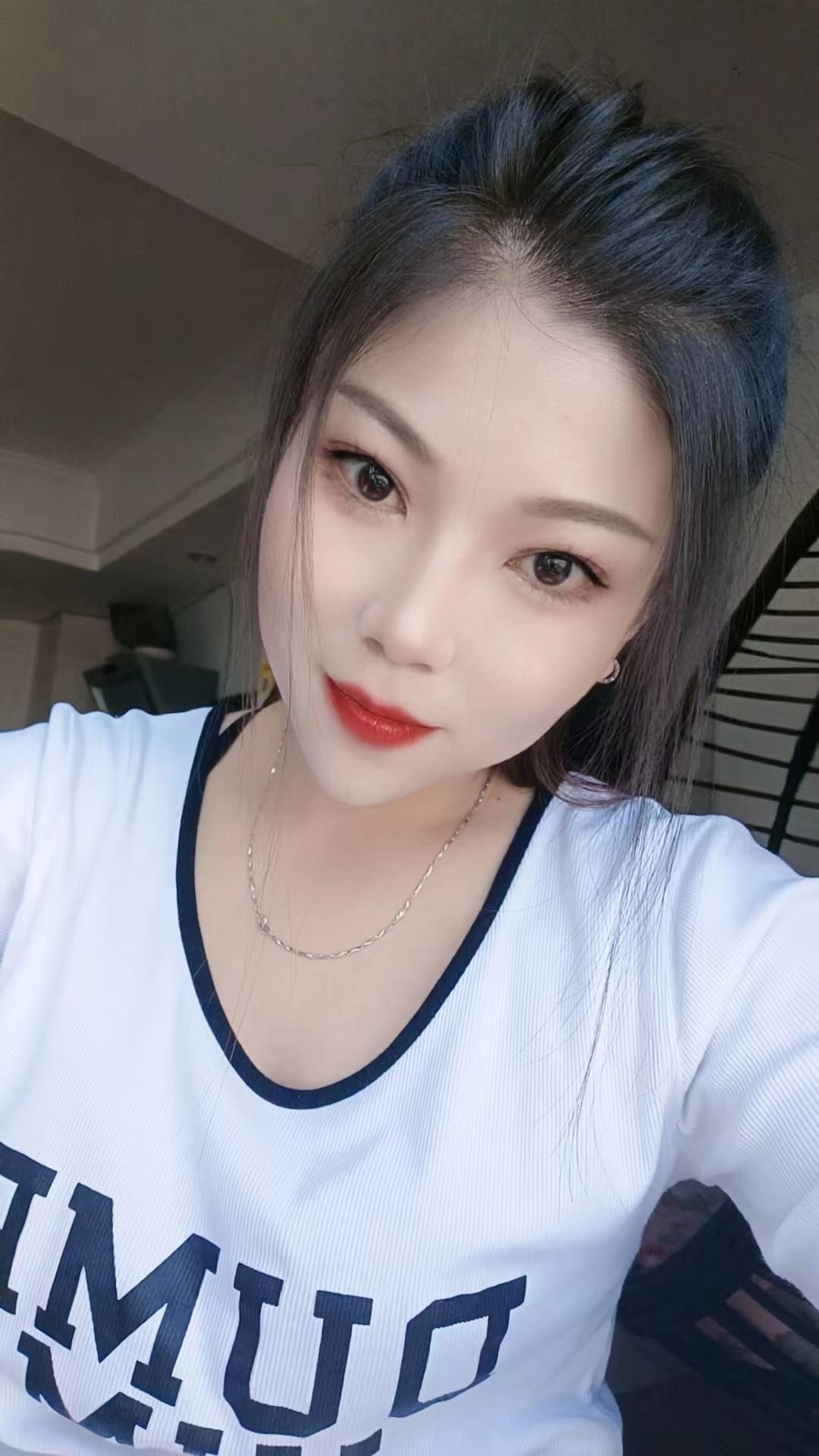 丝袜美腿少妇