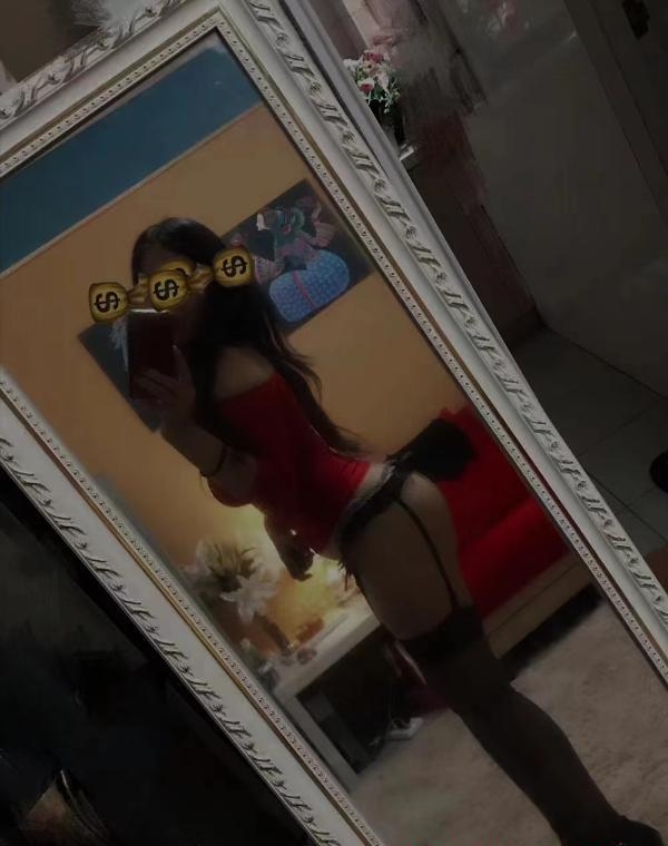 丝足风骚小媳妇