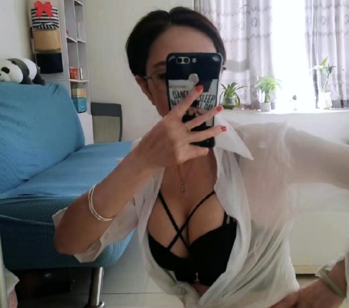 中坝娇小玲珑熟女朵儿