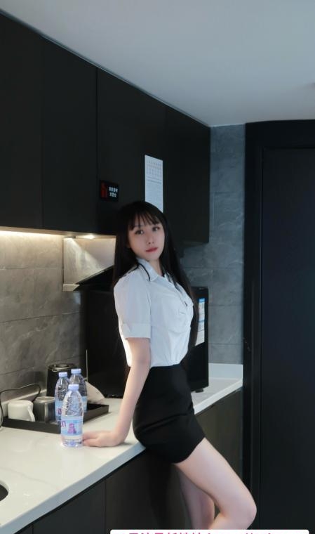 丰满长腿御姐雪儿回归