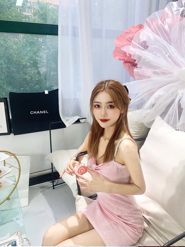 体验坛内靠谱嫩妹，女友式舌.吻.，缠.绵.的感觉回味无穷
