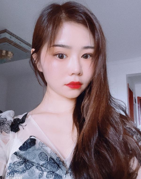 体验特色抓龙筋纯服务控170身高模特级身材土家族小姐姐，毒龙口暴可以说是一流享受