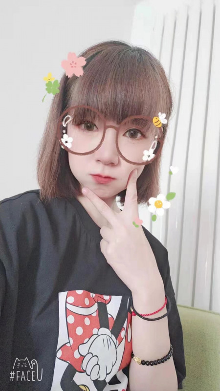 兼职嫩妹子