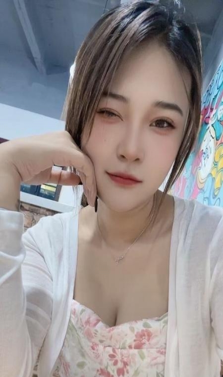 刚下海嫩妹子佳欣