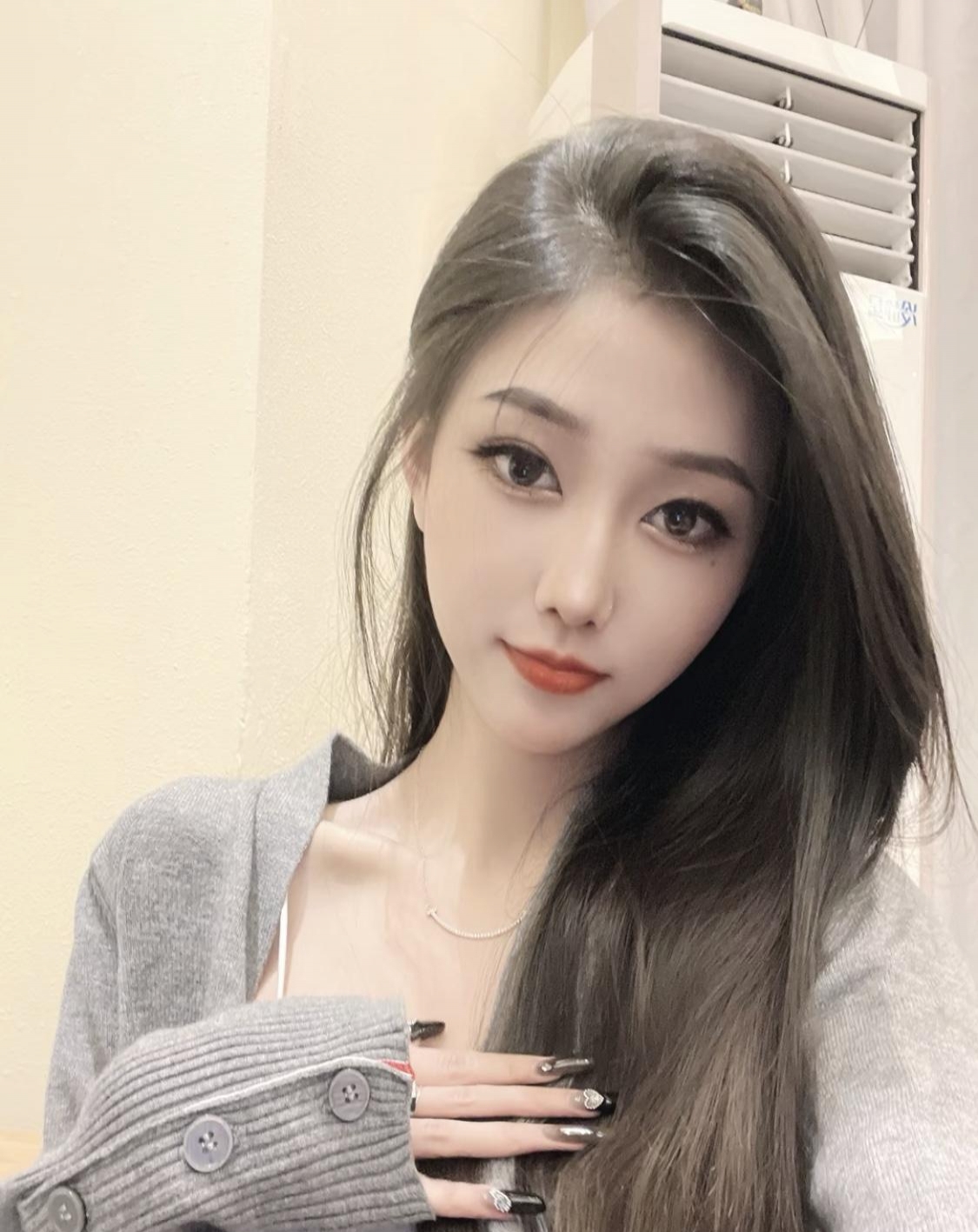 刚出来做兼职大学妹妹
