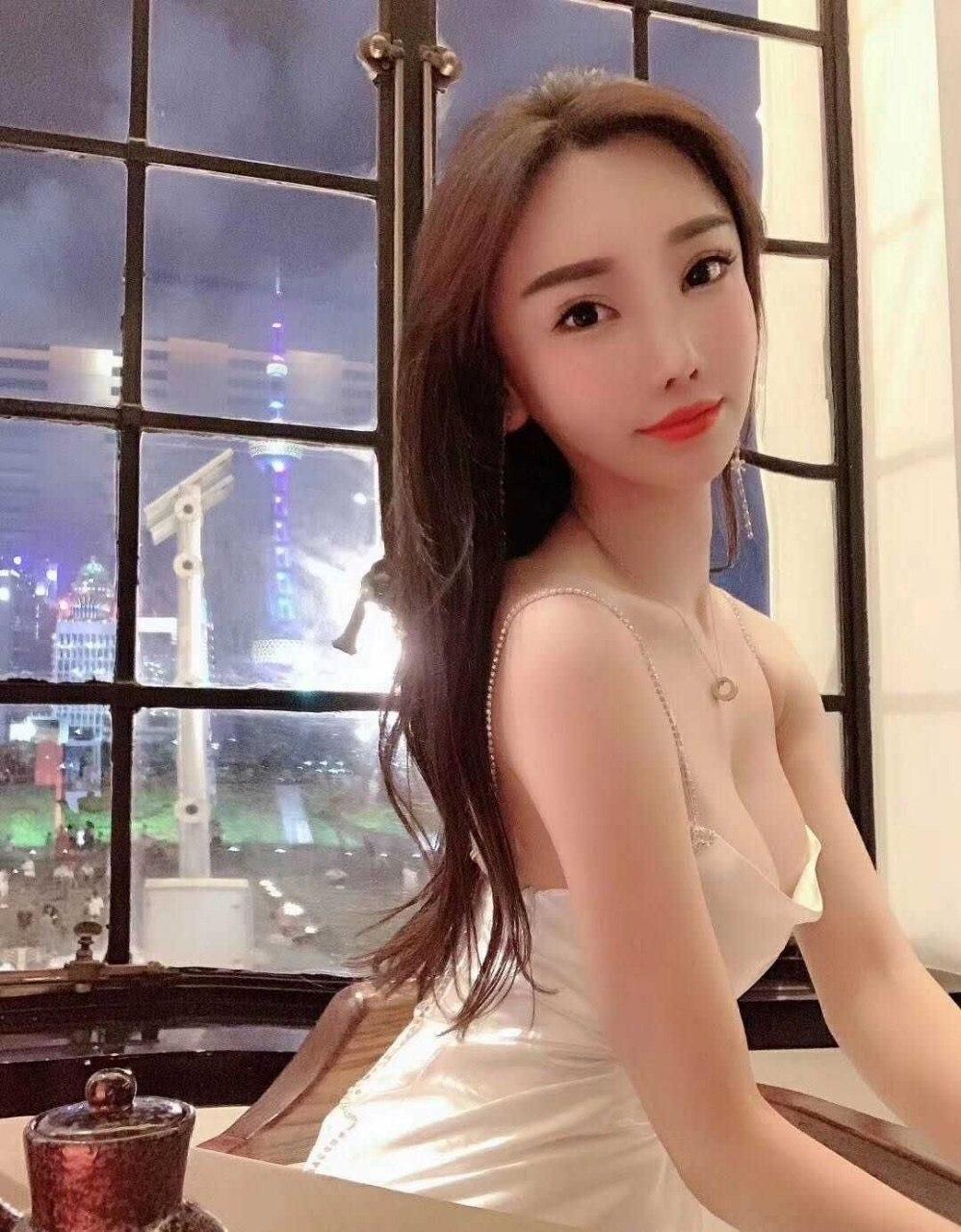 制服丝袜特舒服的一个妹妹