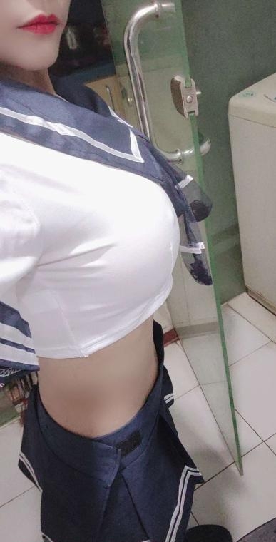 制服大熊妹子