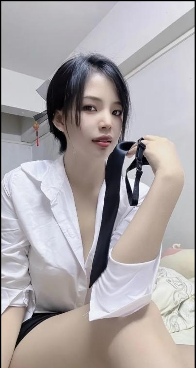 制服诱惑小骚货