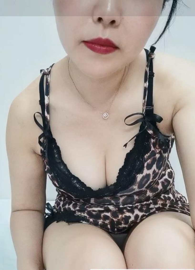 制服骚妇