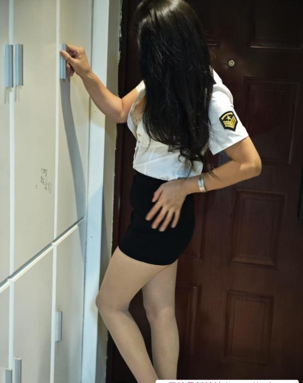 制服高跟大长腿姐姐