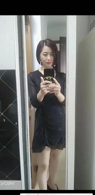 劲松短发骚少妇