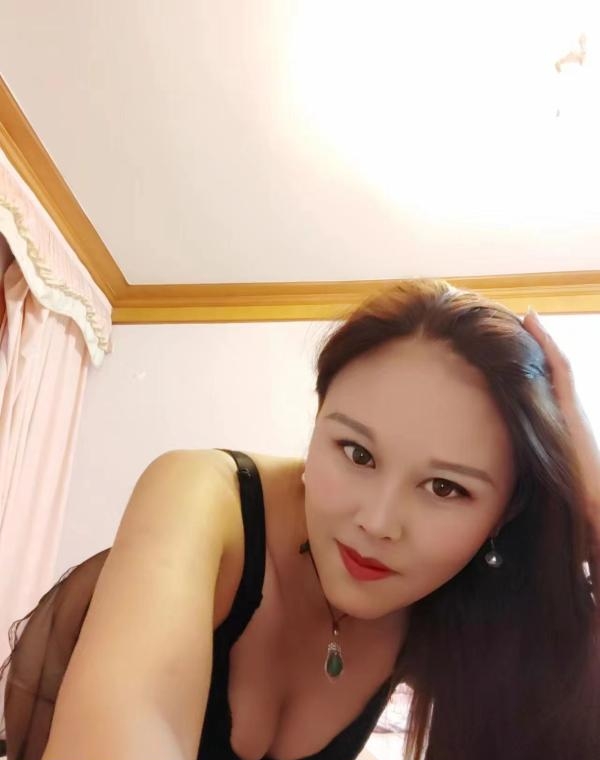 双飞宝山轻少妇