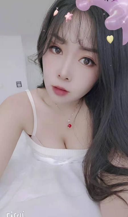 口活不错的大胸妹子