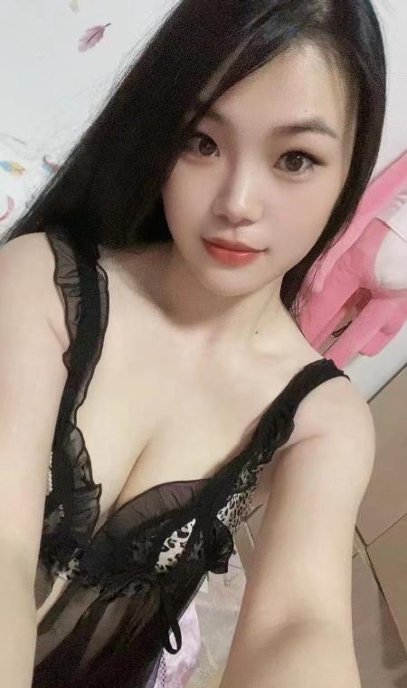 可乐长腿肤白小骚妇