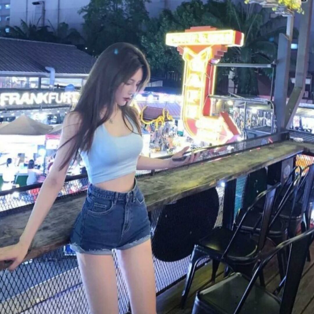 可爱的服务型妹子