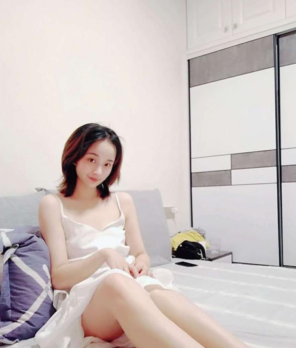 喜欢被抓拍屁股的小甜甜