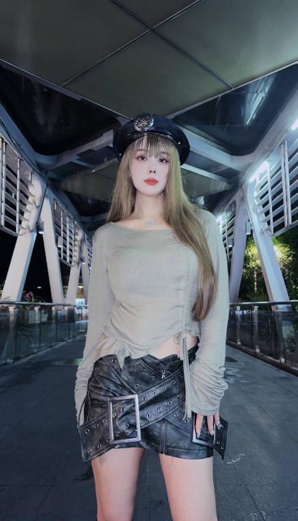 园区高冷范御姐妹子