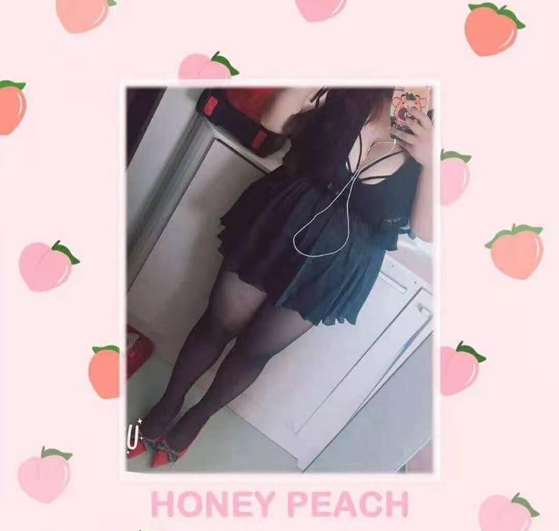 坦克型丰满大胸妹妹