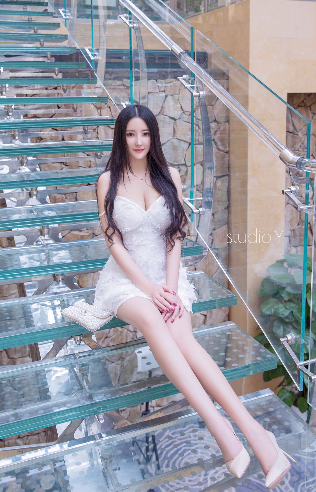 外表清纯内心发骚的嫩货，苗条纤长的软