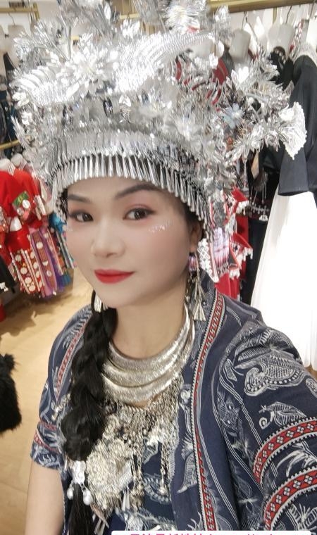 大东苗族小妹