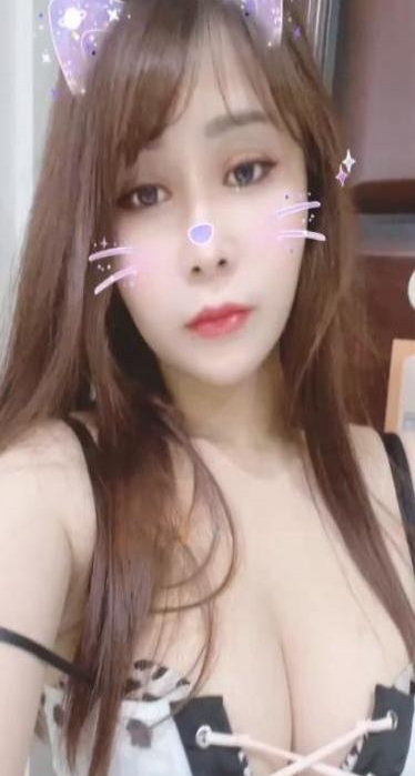 大奶小乖