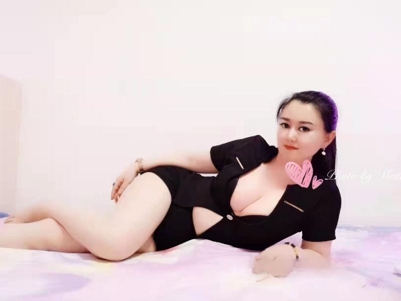 大奶轻熟女
