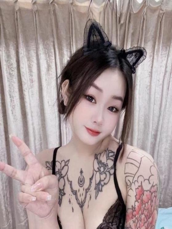 大奶长腿嫩妹