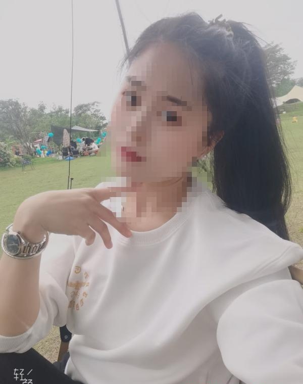大屁股小姐姐