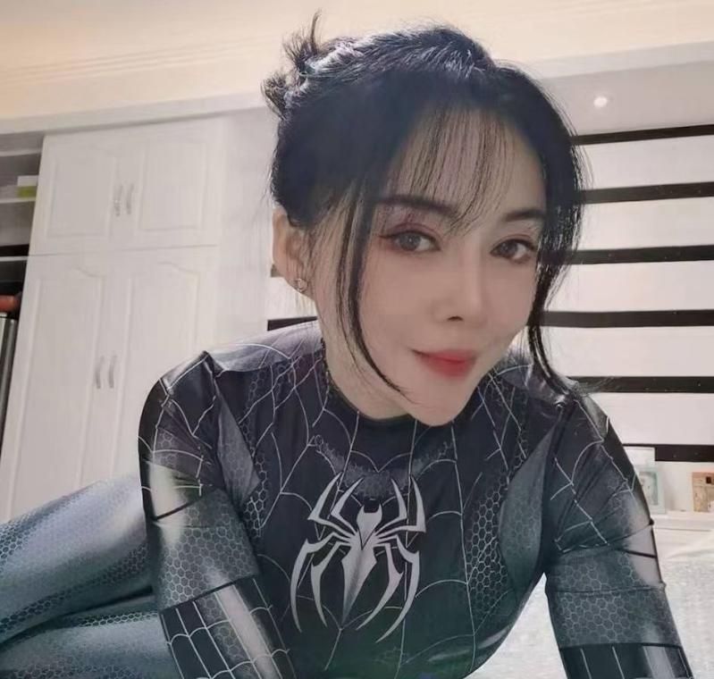 大胸丹妮姐