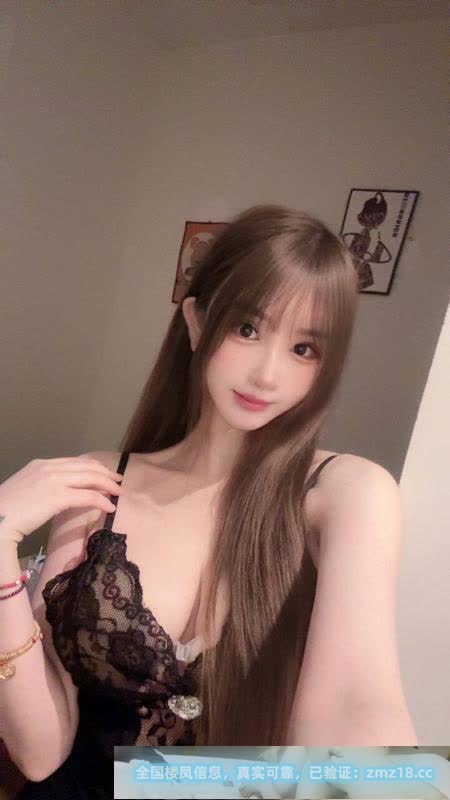 大胸大长腿甜心妹