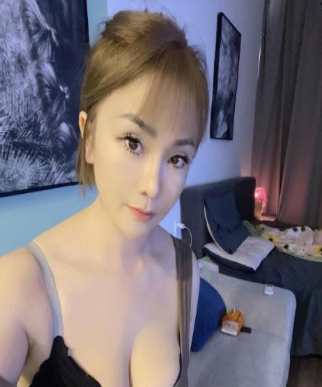 大胸妹子
