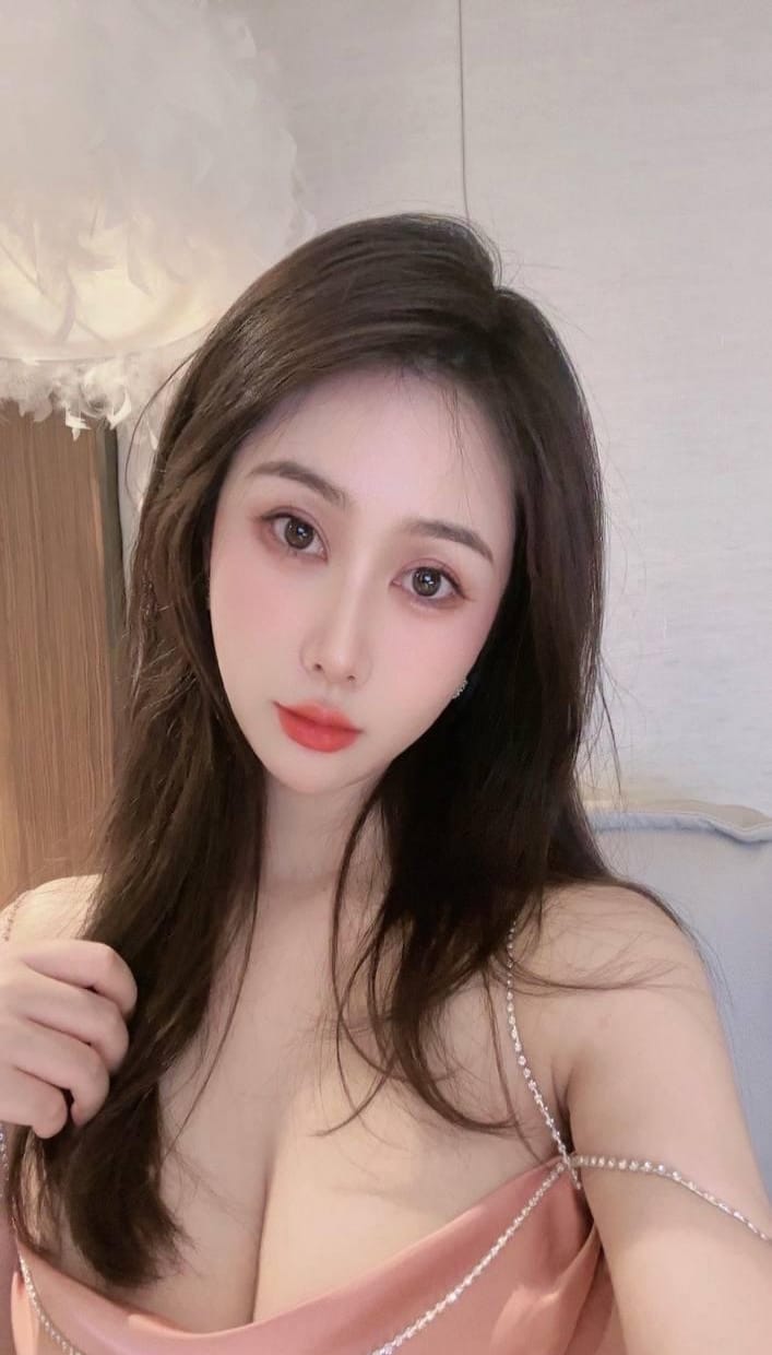 大胸性感小骚货
