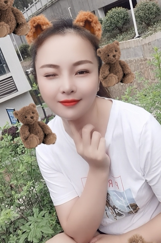 大胸纯真西西