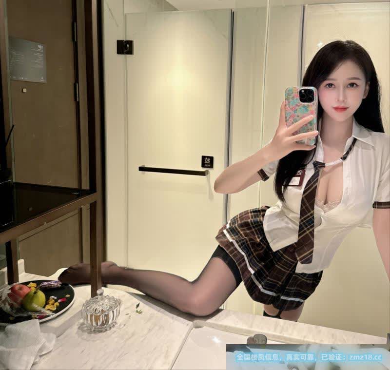 天河长腿肤白小姐姐