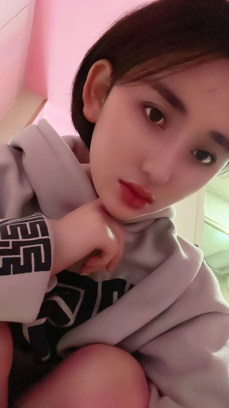 天鹅湖万达少数名族妹子