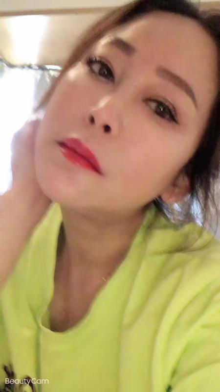 奶子坚挺的少妇