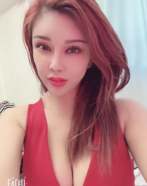 妩媚淫荡大奶少妇
