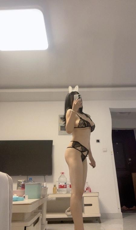 姑苏大胸翘臀小萱萱