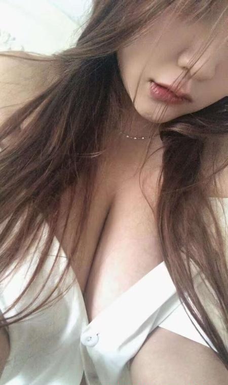 媛媛大胸妹子